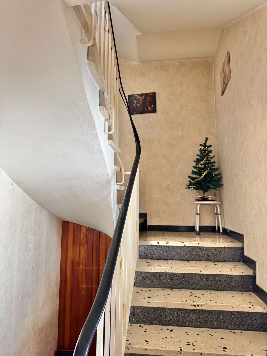3 WOHNUNGEN, GARAGE, GARTEN, voll vermietet
